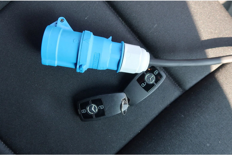 Koelwagen Mercedes-Benz Sprinter 317 Koel/Vries/Verwarmen met nachtaansluiting 220 volt. AUTOMAAT!: afbeelding 11 Koelwagen Mercedes-Benz Sprinter 317 Koel/Vries/Verwarmen met nachtaansluiting 220 volt. AUTOMAAT!: afbeelding 11