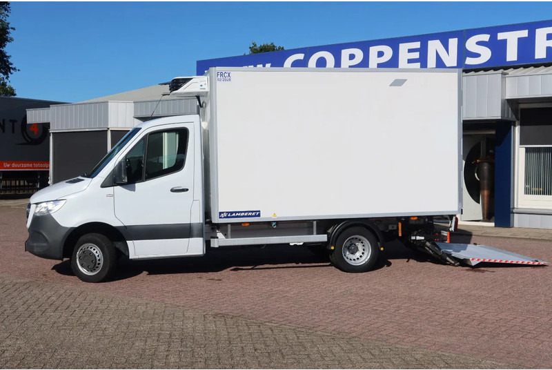 Mercedes-Benz Sprinter 516 CDI Koel/Vries + Dhollandia Klep 750 kg Carrier 300 Xarios Dag + nacht 220 Volt - Koelwagen: afbeelding 2 Mercedes-Benz Sprinter 516 CDI Koel/Vries + Dhollandia Klep 750 kg Carrier 300 Xarios Dag + nacht 220 Volt - Koelwagen: afbeelding 2