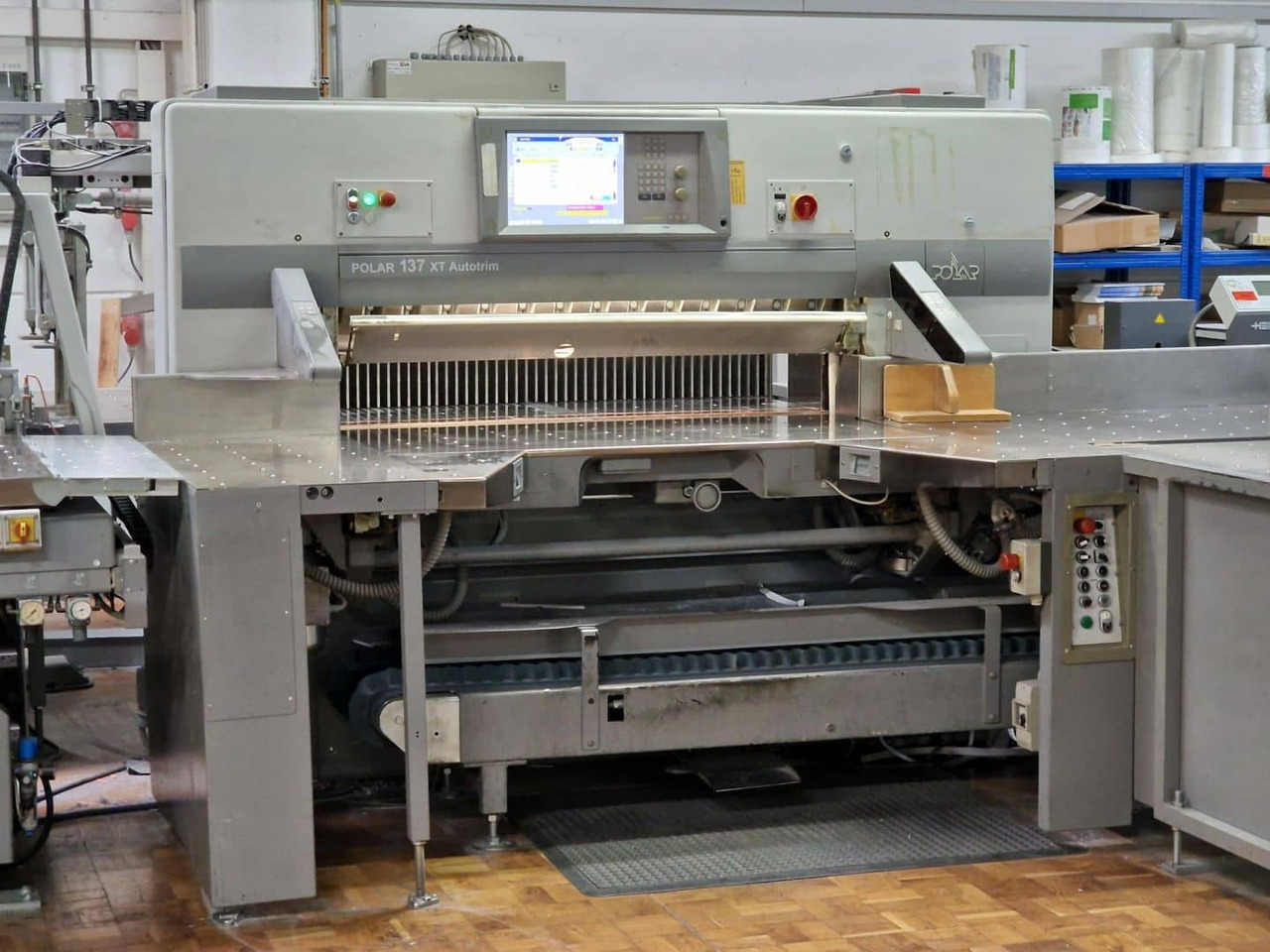Polar 137XT-AT - Papiersnijmachine: afbeelding 4 Polar 137XT-AT - Papiersnijmachine: afbeelding 4
