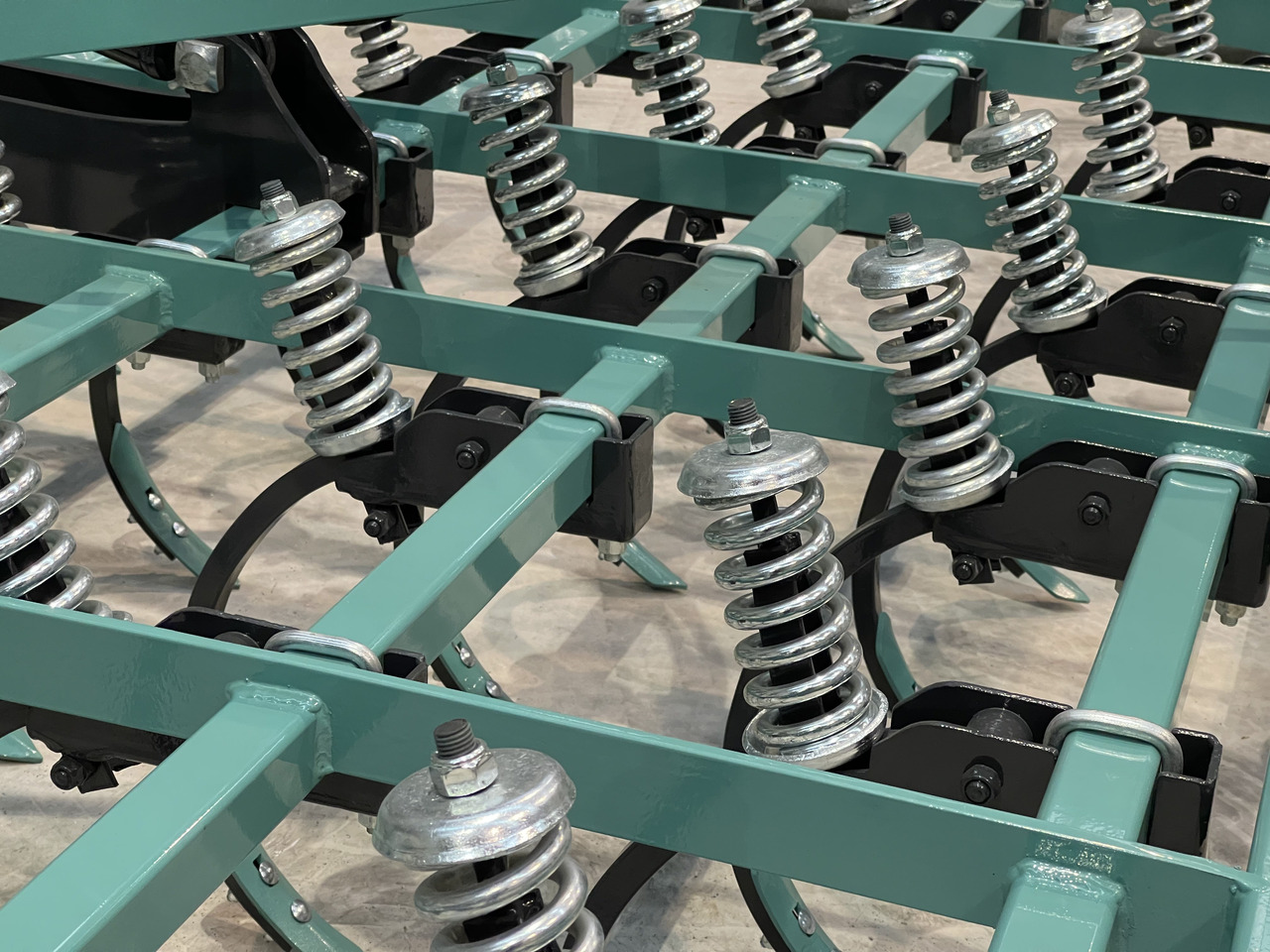 SOIL MASTER _FOLDABLE TYPE SPRING LOADED CULTIVATOR COMBINATION (2-WING) - Eg: afbeelding 3 SOIL MASTER _FOLDABLE TYPE SPRING LOADED CULTIVATOR COMBINATION (2-WING) - Eg: afbeelding 3