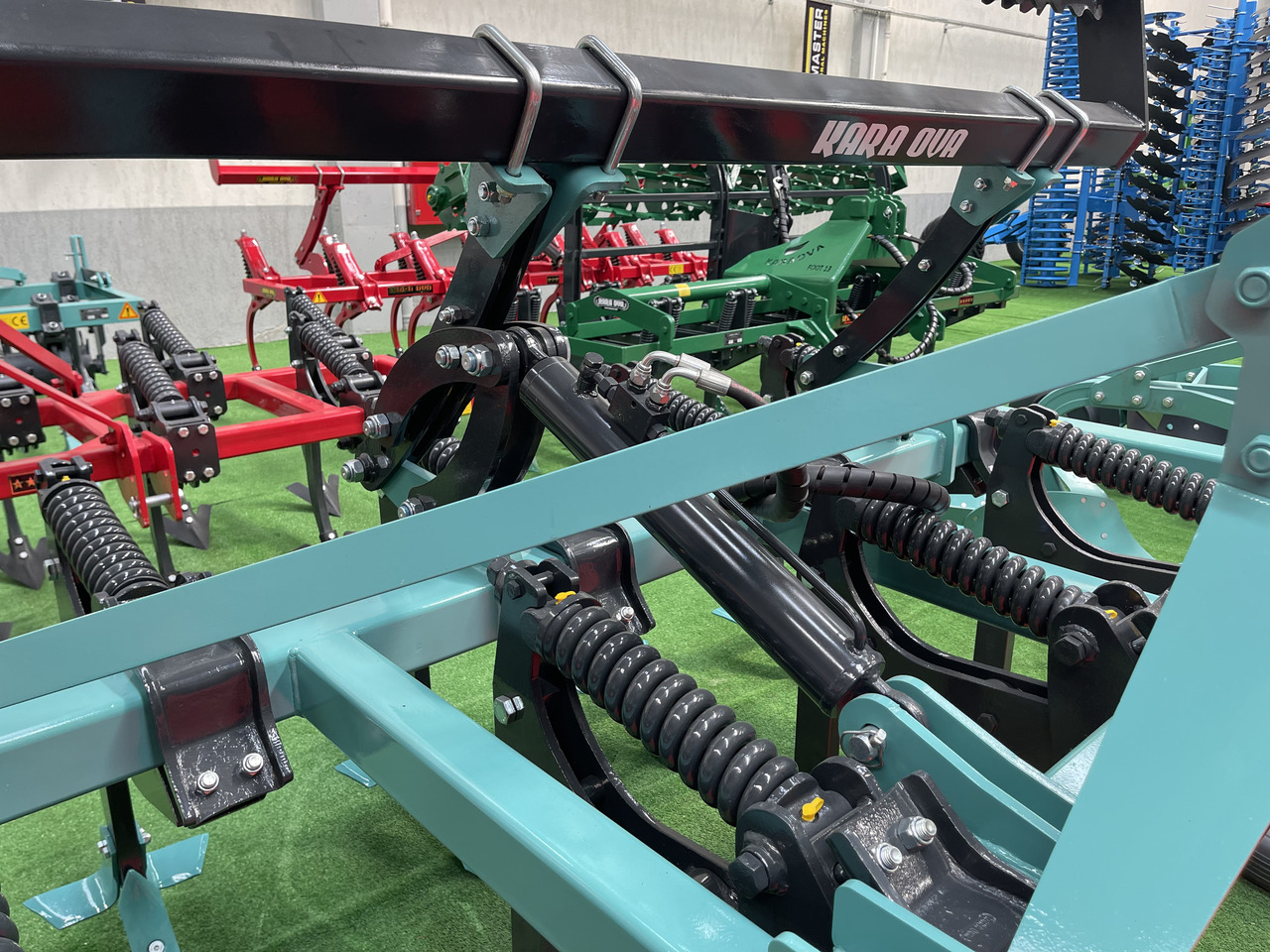 SOIL MASTER _SPRING LOADED CHISEL PLOUGH - Ploeg: afbeelding 3 SOIL MASTER _SPRING LOADED CHISEL PLOUGH - Ploeg: afbeelding 3