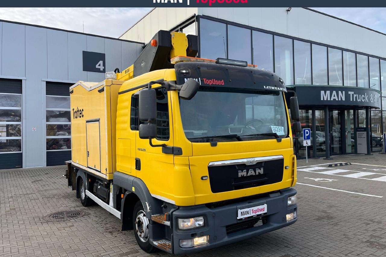 MAN 8.220 4X2 bokštelis(9291) - Kraanwagen: afbeelding 2 MAN 8.220 4X2 bokštelis(9291) - Kraanwagen: afbeelding 2