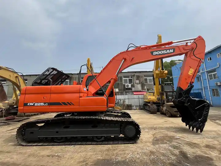 20 ton heavy machine used excavator digger doosan dx225lc with good performance - Rupsgraafmachine: afbeelding 3 20 ton heavy machine used excavator digger doosan dx225lc with good performance - Rupsgraafmachine: afbeelding 3