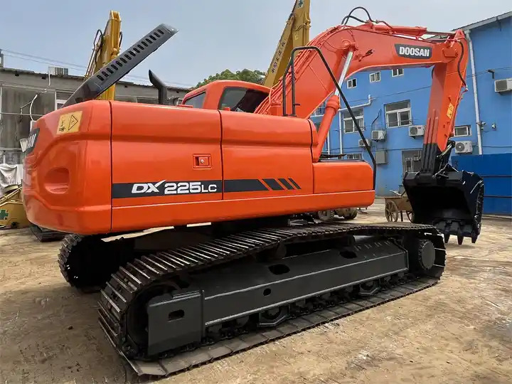 20 ton heavy machine used excavator digger doosan dx225lc with good performance - Rupsgraafmachine: afbeelding 4 20 ton heavy machine used excavator digger doosan dx225lc with good performance - Rupsgraafmachine: afbeelding 4