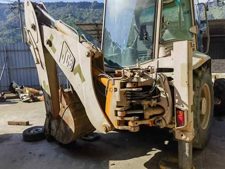 Backhoe loader JCB 3CX 4*4 tlb loader UKmade, used cheap JCB 3CX retro loader and digger - Graaflaadmachine: afbeelding 2 Backhoe loader JCB 3CX 4*4 tlb loader UKmade, used cheap JCB 3CX retro loader and digger - Graaflaadmachine: afbeelding 2