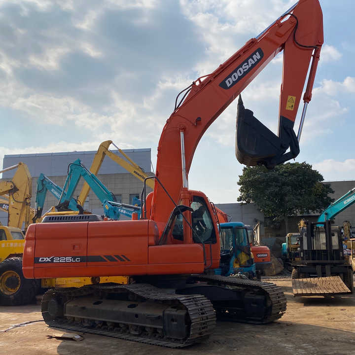 Best Selling DOOSAN excavator machine construction used machinery equipment dx225 DX60 DX70 DH60 DH220 used excavators in stock - Graafmachine: afbeelding 1 Best Selling DOOSAN excavator machine construction used machinery equipment dx225 DX60 DX70 DH60 DH220 used excavators in stock - Graafmachine: afbeelding 1