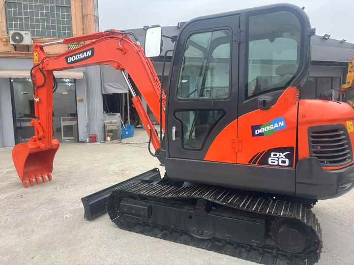 High Quality Hot Selling 6ton Second Hand Excavator Machine Mini Small Excavator DX60-9C Used Doosan Excavator for Sale DX60 - Graafmachine: afbeelding 3 High Quality Hot Selling 6ton Second Hand Excavator Machine Mini Small Excavator DX60-9C Used Doosan Excavator for Sale DX60 - Graafmachine: afbeelding 3