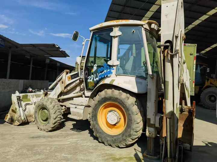 Hot sale Backhoe loader JCB 3CX 4*4 tlb loader UKmade, used cheap JCB 3CX retro loader and digger in good condition - Graaflaadmachine: afbeelding 5 Hot sale Backhoe loader JCB 3CX 4*4 tlb loader UKmade, used cheap JCB 3CX retro loader and digger in good condition - Graaflaadmachine: afbeelding 5
