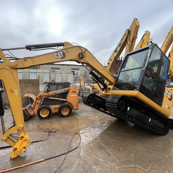 Japan CAT 306E 306E2 306D 305.5 307 308 excavator 95% new retro CAT 305.5 5.5tons with mini excavator bucket - Rupsgraafmachine: afbeelding 1 Japan CAT 306E 306E2 306D 305.5 307 308 excavator 95% new retro CAT 305.5 5.5tons with mini excavator bucket - Rupsgraafmachine: afbeelding 1