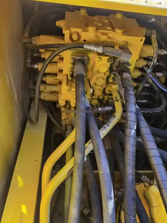 Original Design Pc200-8 Komatsu Used Excavator For Sale In Good Condition Original Paint 20 Ton Low Working Hours Factory Price - Graafmachine: afbeelding 5 Original Design Pc200-8 Komatsu Used Excavator For Sale In Good Condition Original Paint 20 Ton Low Working Hours Factory Price - Graafmachine: afbeelding 5
