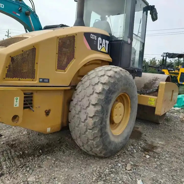 Used 18 ton Caterpillar Road Roller CAT CS76T Road Paving Machinery Soil Compactor made in USA - Asfaltwals: afbeelding 1 Used 18 ton Caterpillar Road Roller CAT CS76T Road Paving Machinery Soil Compactor made in USA - Asfaltwals: afbeelding 1