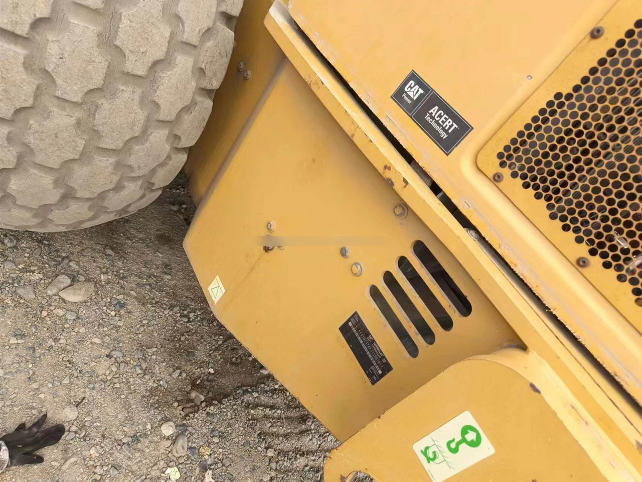 Used CAT CS76XT for sale Second hand caterpillar roller in good condition high brand quality, affordable and in stock - Schapenpootwals/ Grondverdichter: afbeelding 2 Used CAT CS76XT for sale Second hand caterpillar roller in good condition high brand quality, affordable and in stock - Schapenpootwals/ Grondverdichter: afbeelding 2