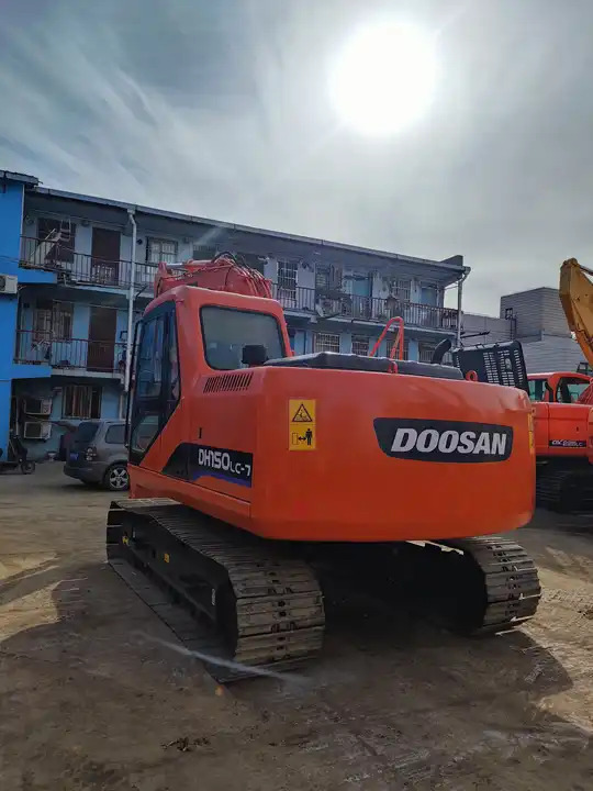 Well-maintained Cheap Price Korea Original Used Doosan Dh150,Dh150lc-7 Crawler Excavator in Shanghai - Rupsgraafmachine: afbeelding 2 Well-maintained Cheap Price Korea Original Used Doosan Dh150,Dh150lc-7 Crawler Excavator in Shanghai - Rupsgraafmachine: afbeelding 2