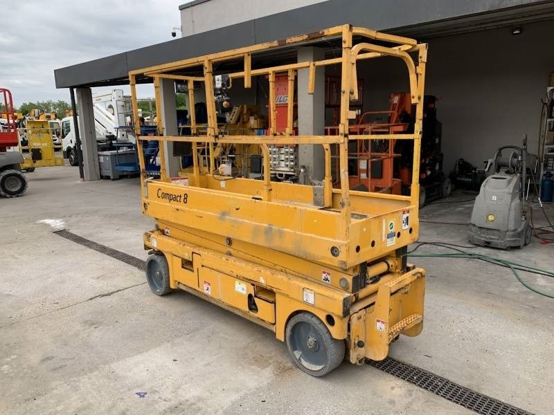 Haulotte Compact 8 - Schaarlift: afbeelding 1 Haulotte Compact 8 - Schaarlift: afbeelding 1