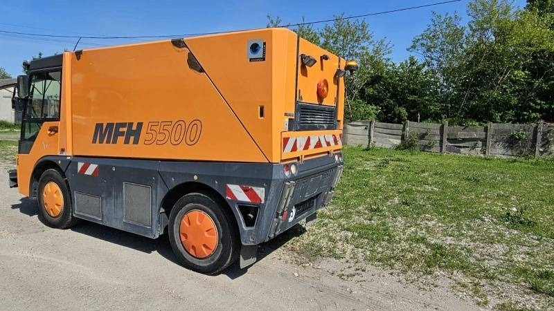 Mfh 5500 sweeper - with air conditionier - Veegwagen: afbeelding 4 Mfh 5500 sweeper - with air conditionier - Veegwagen: afbeelding 4