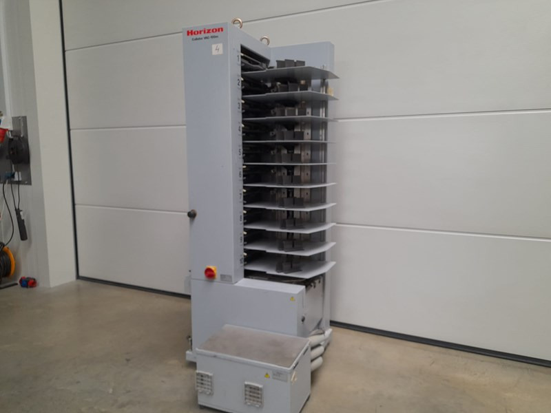 Horizon | VAC-100 m | collator | 10 stations | 2009 - Drukmachine: afbeelding 2 Horizon | VAC-100 m | collator | 10 stations | 2009 - Drukmachine: afbeelding 2