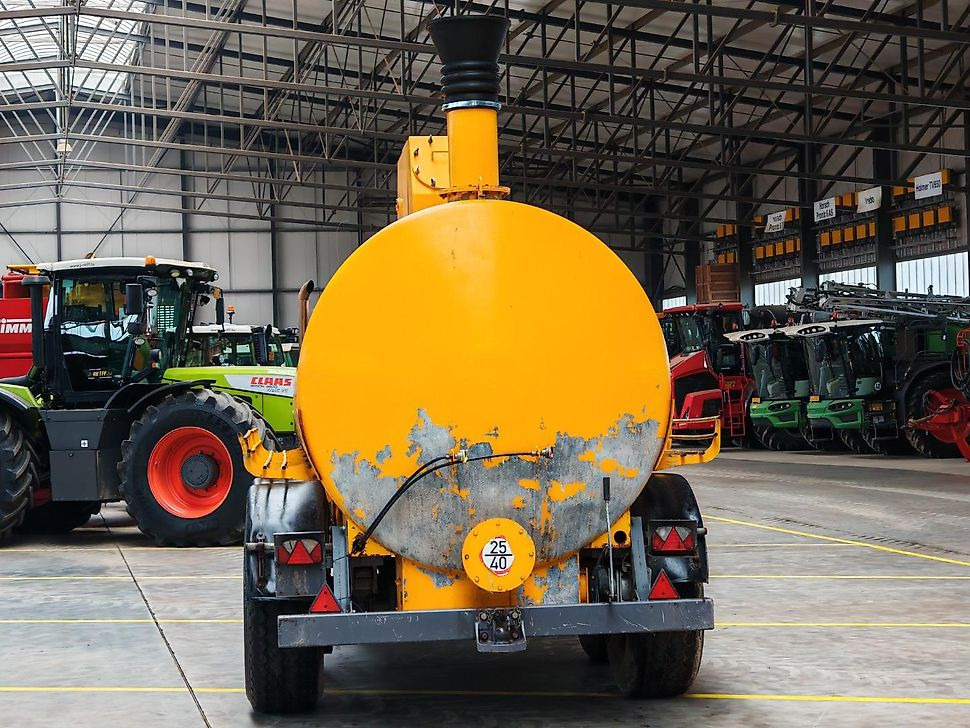 J.Reiff Sarl
Herr Stefan Neukirch - 77 Z.I in den - Mesttank: afbeelding 5 J.Reiff Sarl
Herr Stefan Neukirch - 77 Z.I in den - Mesttank: afbeelding 5