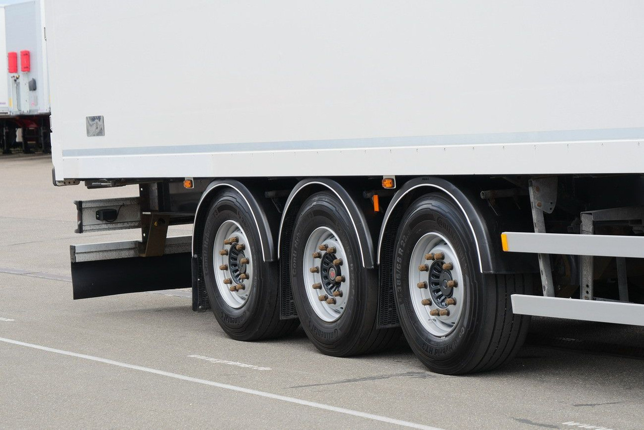 EKERI T3-A /SEITLICHE TÜREN /FALTWAND 2700 mm - Gesloten oplegger: afbeelding 5 EKERI T3-A /SEITLICHE TÜREN /FALTWAND 2700 mm - Gesloten oplegger: afbeelding 5