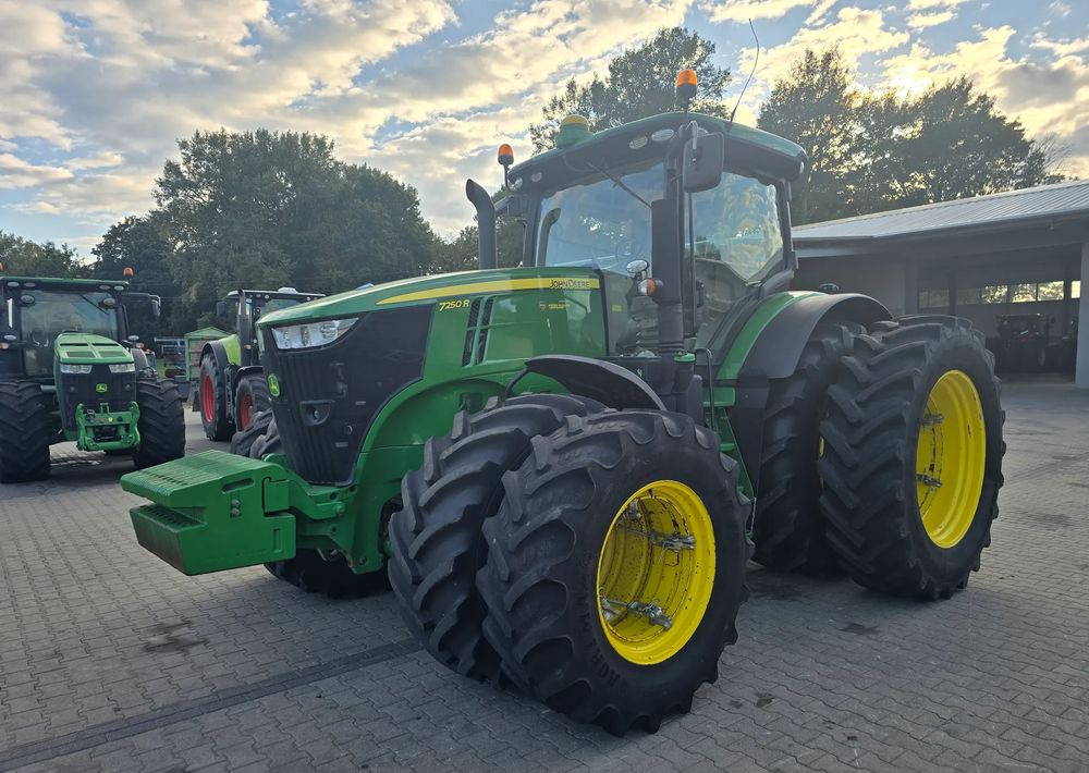 John Deere 7250R - Tractor: afbeelding 2 John Deere 7250R - Tractor: afbeelding 2