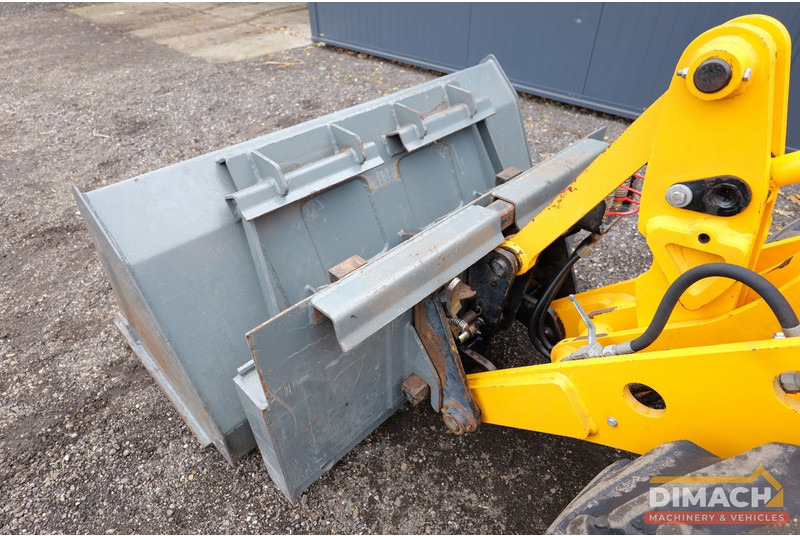 Lader JCB 403 Zeer nette shovel met hydraulische snelwissel en bak en palletvorken 120cm lang: afbeelding 6