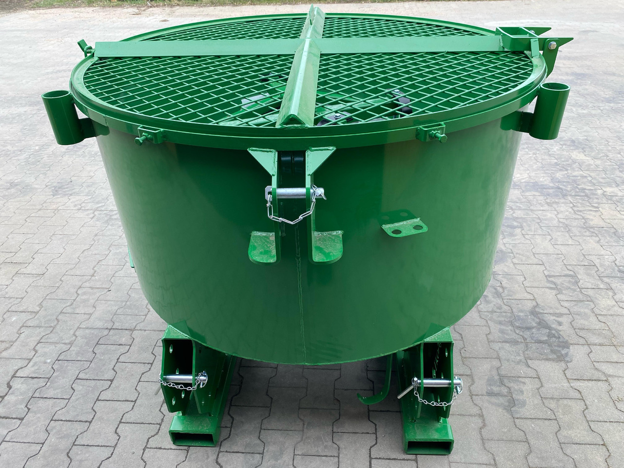 DC Betonmischer / Hydraulic concrete mixer / Malaxeur à béton hydraulique / Betoniera / Бетономешалка с гидравлическим приводом / Betoniarka hydrauliczna 800 l - Betonmolen: afbeelding 1 DC Betonmischer / Hydraulic concrete mixer / Malaxeur à béton hydraulique / Betoniera / Бетономешалка с гидравлическим приводом / Betoniarka hydrauliczna 800 l - Betonmolen: afbeelding 1