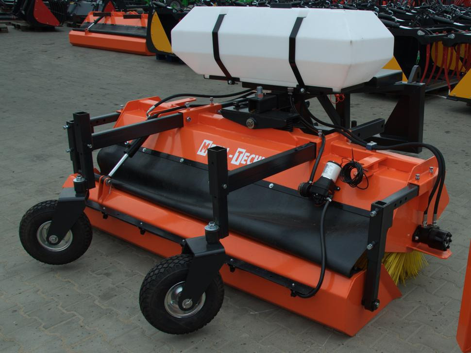 METAL-TECHNIK Kehrmaschine / Sweeper / Balayeuse / Spazzolatrice / Подметательно-уборочная машина / Zamiatarka 2 m - Veeg voor Voorlader voor tractor: afbeelding 3 METAL-TECHNIK Kehrmaschine / Sweeper / Balayeuse / Spazzolatrice / Подметательно-уборочная машина / Zamiatarka 2 m - Veeg voor Voorlader voor tractor: afbeelding 3