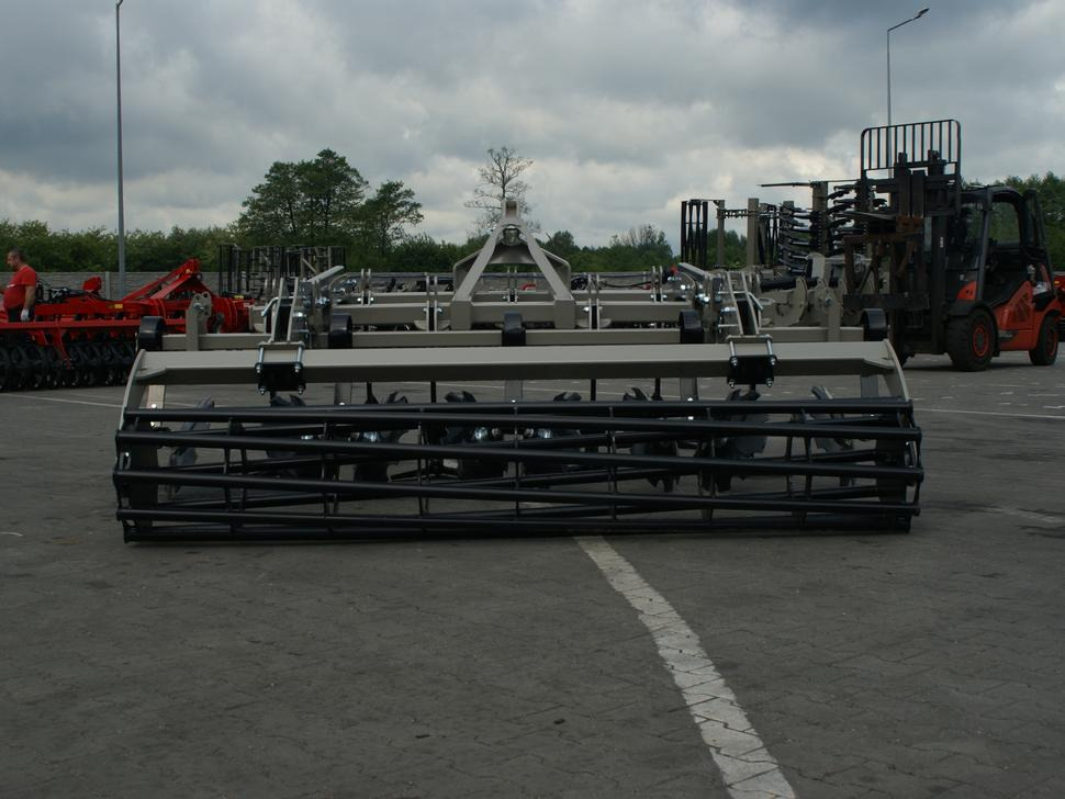 Leasing ROLEX Flügelschargrubber / Stubble cultivator / Dechaumeur à dents / Aratri stoppiatori / Стерневой культиватор / Agregat podorywkowy 3 m ROLEX Flügelschargrubber / Stubble cultivator / Dechaumeur à dents / Aratri stoppiatori / Стерневой культиватор / Agregat podorywkowy 3 m: afbeelding 12 Leasing ROLEX Flügelschargrubber / Stubble cultivator / Dechaumeur à dents / Aratri stoppiatori / Стерневой культиватор / Agregat podorywkowy 3 m ROLEX Flügelschargrubber / Stubble cultivator / Dechaumeur à dents / Aratri stoppiatori / Стерневой культиватор / Agregat podorywkowy 3 m: afbeelding 12