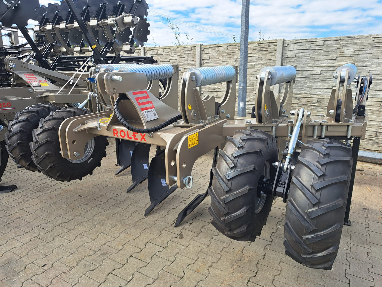 ROLEX Tiefenlockerer / Subsoiler / Décompacteur / Subsolador / Dissodatori / Глубокорыхлитель тип V / Głębosz typ V 3 m - Woeler: afbeelding 1 ROLEX Tiefenlockerer / Subsoiler / Décompacteur / Subsolador / Dissodatori / Глубокорыхлитель тип V / Głębosz typ V 3 m - Woeler: afbeelding 1