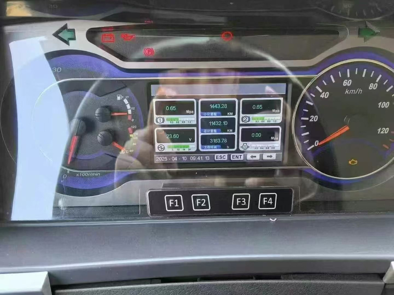 SANY STC1000T7 - Mobiele kraan: afbeelding 2 SANY STC1000T7 - Mobiele kraan: afbeelding 2