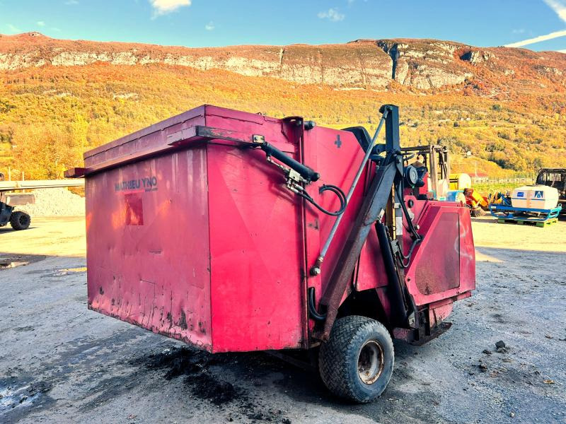 YNO 135-3 VEH Balayeuse diesel - Veegwagen: afbeelding 4 YNO 135-3 VEH Balayeuse diesel - Veegwagen: afbeelding 4