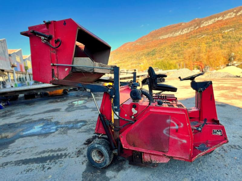 YNO 135-3 VEH Balayeuse diesel - Veegwagen: afbeelding 5 YNO 135-3 VEH Balayeuse diesel - Veegwagen: afbeelding 5