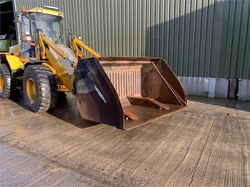 Cherry Products Hy-Tip Toe Tip Bucket  - Kiepwagen met knikbesturing: afbeelding 1 Cherry Products Hy-Tip Toe Tip Bucket  - Kiepwagen met knikbesturing: afbeelding 1