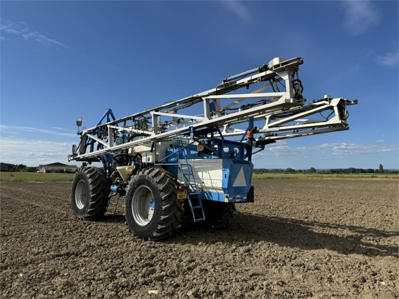 Matrot Matrot M44D 36m Self Propelled Sprayer - Gedragen veldspuit: afbeelding 2 Matrot Matrot M44D 36m Self Propelled Sprayer - Gedragen veldspuit: afbeelding 2