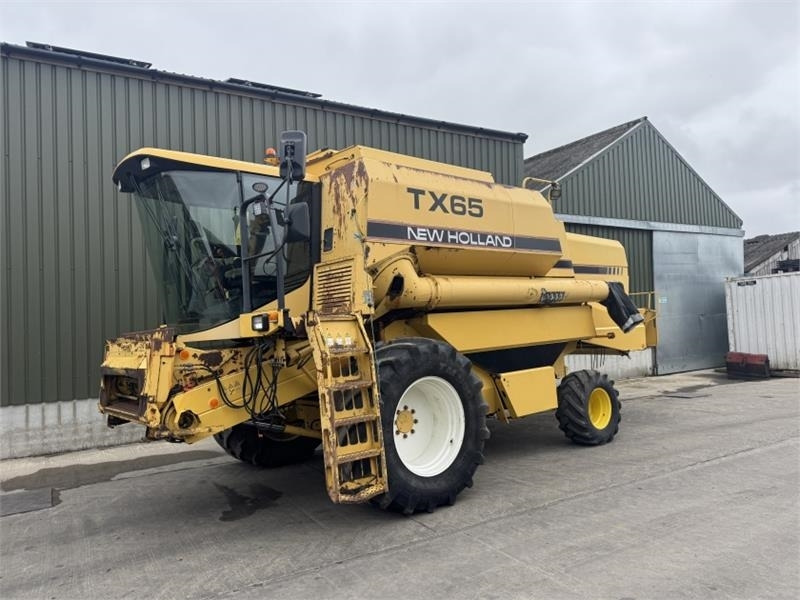 New Holland New Holland TX65 c/w 17ft Header - Oogstmachine toebehoor: afbeelding 1 New Holland New Holland TX65 c/w 17ft Header - Oogstmachine toebehoor: afbeelding 1