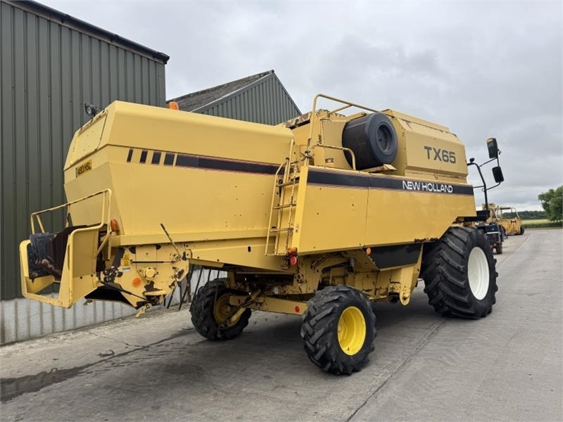 New Holland TX65 c/w 17ft Header - Oogstmachine toebehoor: afbeelding 4 New Holland TX65 c/w 17ft Header - Oogstmachine toebehoor: afbeelding 4