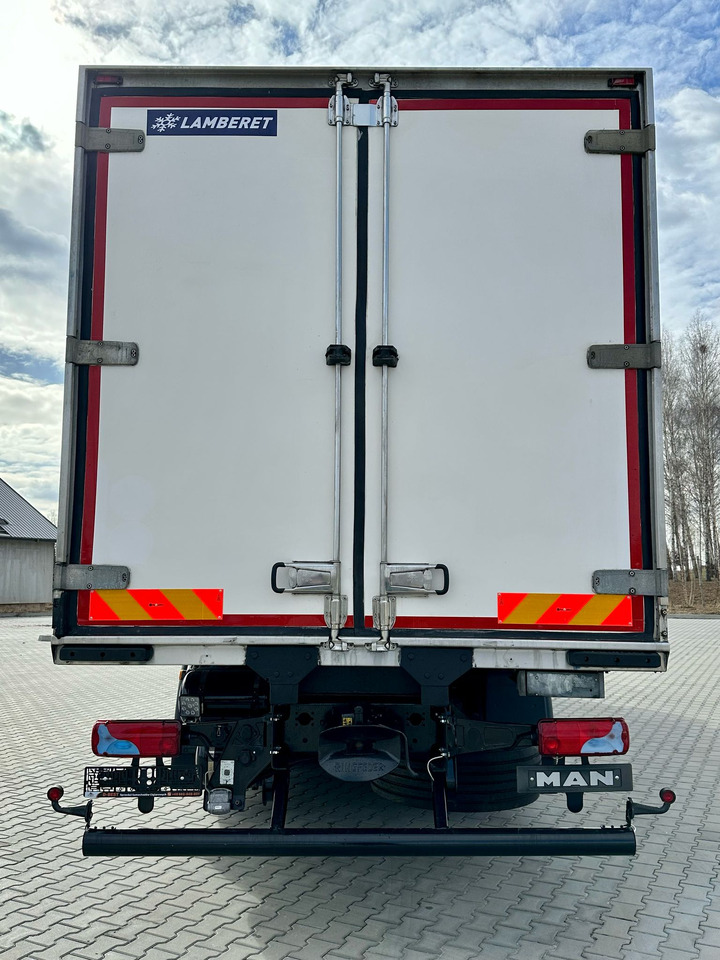 MAN TGX 26.420 / CHŁODNIA / LAMBERET / 18 EUROPALET / 6x2 / 2017 ROK / SYPIALKA - Koelwagen vrachtwagen: afbeelding 4 MAN TGX 26.420 / CHŁODNIA / LAMBERET / 18 EUROPALET / 6x2 / 2017 ROK / SYPIALKA - Koelwagen vrachtwagen: afbeelding 4