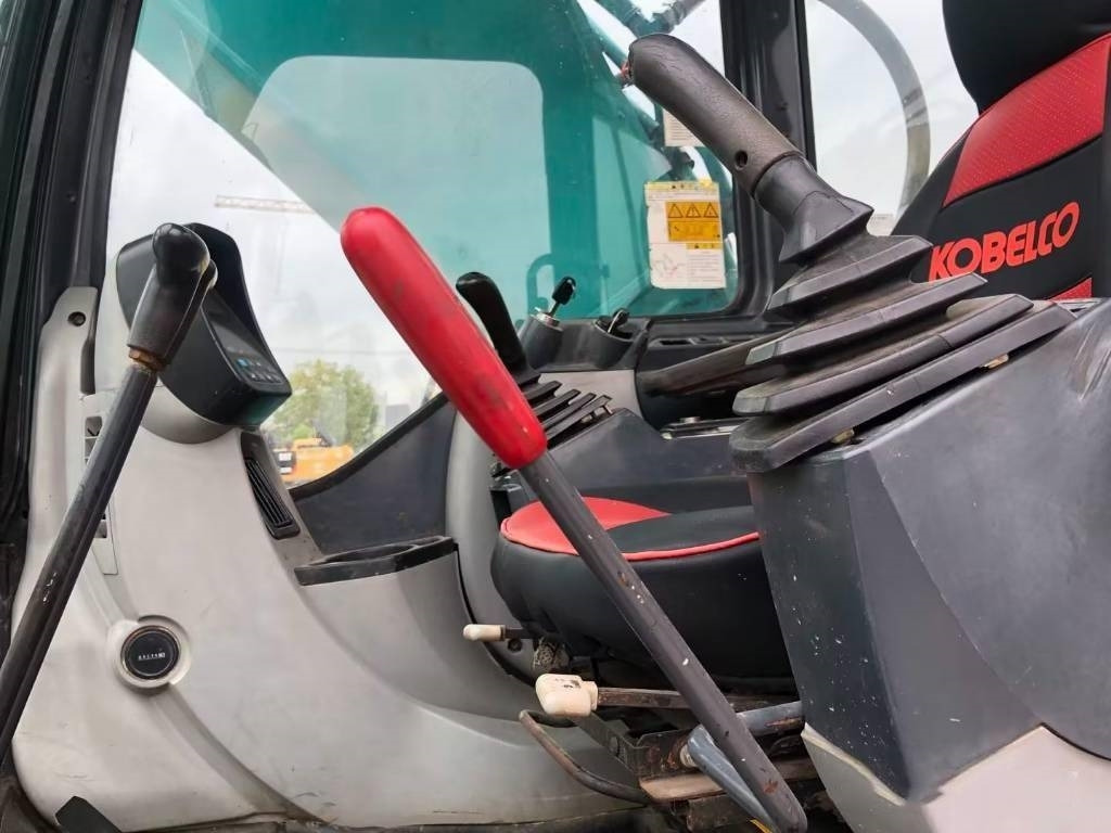 Kobelco SK 210 - Rupsgraafmachine: afbeelding 4 Kobelco SK 210 - Rupsgraafmachine: afbeelding 4