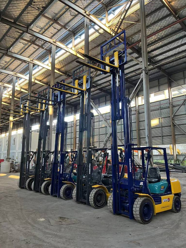 Komatsu FD 30 T-17 - Diesel heftruck: afbeelding 4 Komatsu FD 30 T-17 - Diesel heftruck: afbeelding 4