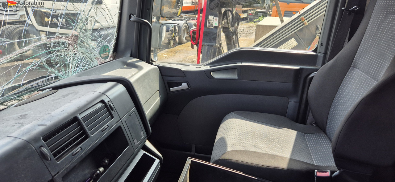 MAN TGL 8.150 4X2 BL Unfallschaden bedingt fahrbereit, Motor ok - Bedrijfswagen: afbeelding 2 MAN TGL 8.150 4X2 BL Unfallschaden bedingt fahrbereit, Motor ok - Bedrijfswagen: afbeelding 2