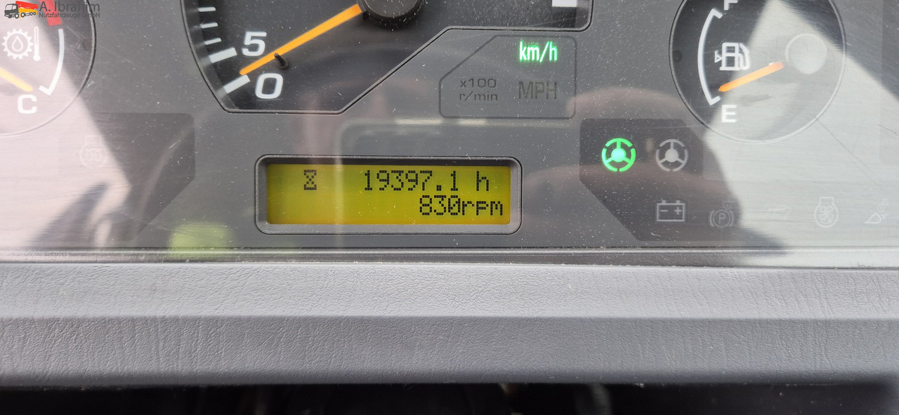 Komatsu WA 250 Zustand technisch ok, optisch 3-4 Unterlagen vorhanden - Wiellader: afbeelding 2 Komatsu WA 250 Zustand technisch ok, optisch 3-4 Unterlagen vorhanden - Wiellader: afbeelding 2