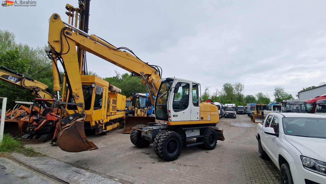 Liebherr A316 Schnellwechsler, Hammerverrohrung, Verstellausleger Deutz Motor - Minigraafmachine: afbeelding 1 Liebherr A316 Schnellwechsler, Hammerverrohrung, Verstellausleger Deutz Motor - Minigraafmachine: afbeelding 1