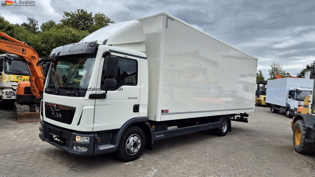 MAN 8.250 7,30 m Koffer, Navi, Topzustand - Bestelwagen gesloten laadbak: afbeelding 1 MAN 8.250 7,30 m Koffer, Navi, Topzustand - Bestelwagen gesloten laadbak: afbeelding 1