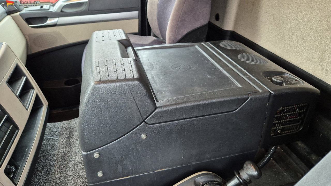 MAN 8.250 7,30 m Koffer, Navi, Topzustand - Bestelwagen gesloten laadbak: afbeelding 4 MAN 8.250 7,30 m Koffer, Navi, Topzustand - Bestelwagen gesloten laadbak: afbeelding 4