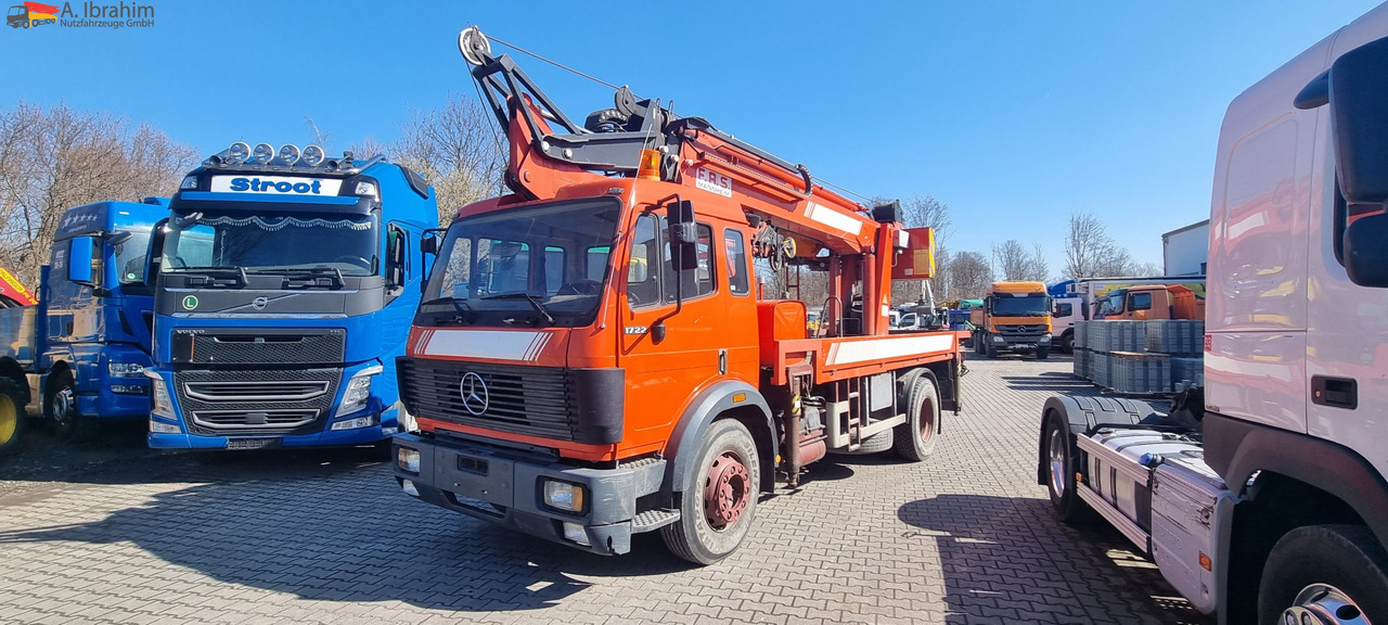 Mercedes-Benz 1722 Dachdeckerkran Cormach 30000 TECH, - Kraanwagen, Vrachtwagen met open laadbak: afbeelding 1 Mercedes-Benz 1722 Dachdeckerkran Cormach 30000 TECH, - Kraanwagen, Vrachtwagen met open laadbak: afbeelding 1