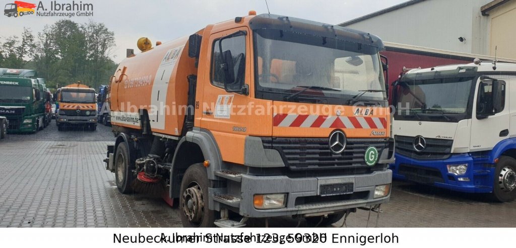 Mercedes-Benz 1823 DB 1823,Optifant 70, 3677 h Betriebsst., 2 Motors, 3 Pedals - Veegwagen: afbeelding 1 Mercedes-Benz 1823 DB 1823,Optifant 70, 3677 h Betriebsst., 2 Motors, 3 Pedals - Veegwagen: afbeelding 1