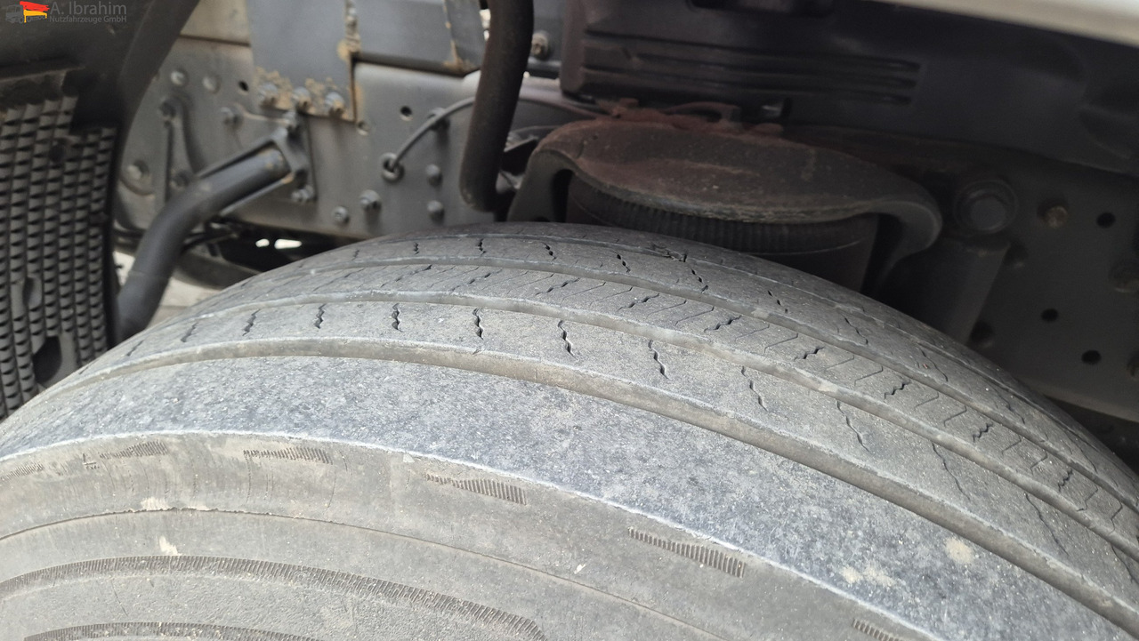 Mercedes-Benz 1833 HIAB Kran, Funk FB Scheckheft gepflegt bei Mercedes - Vrachtwagen met open laadbak, Kraanwagen: afbeelding 3 Mercedes-Benz 1833 HIAB Kran, Funk FB Scheckheft gepflegt bei Mercedes - Vrachtwagen met open laadbak, Kraanwagen: afbeelding 3