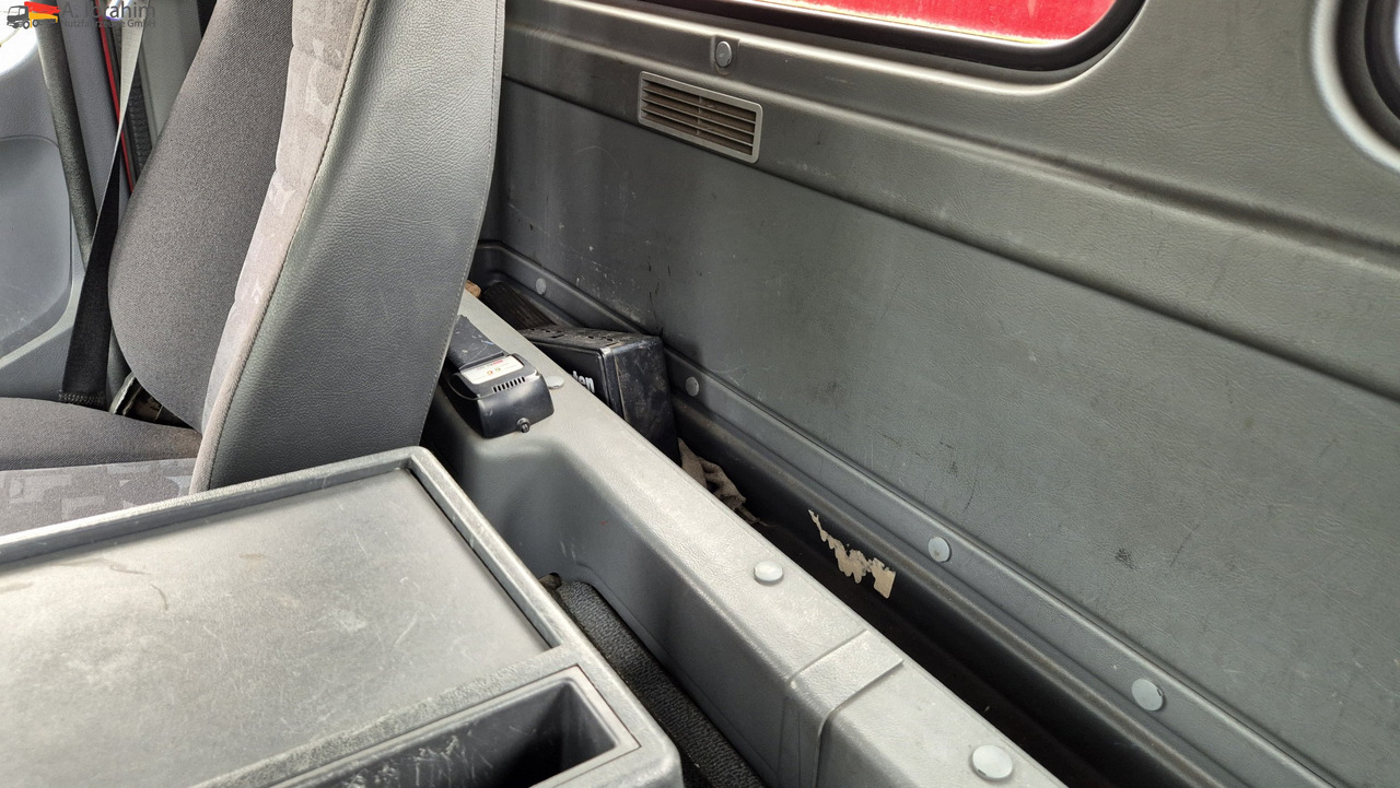 Mercedes-Benz 1833 HIAB Kran, Funk FB Scheckheft gepflegt bei Mercedes - Vrachtwagen met open laadbak, Kraanwagen: afbeelding 4 Mercedes-Benz 1833 HIAB Kran, Funk FB Scheckheft gepflegt bei Mercedes - Vrachtwagen met open laadbak, Kraanwagen: afbeelding 4