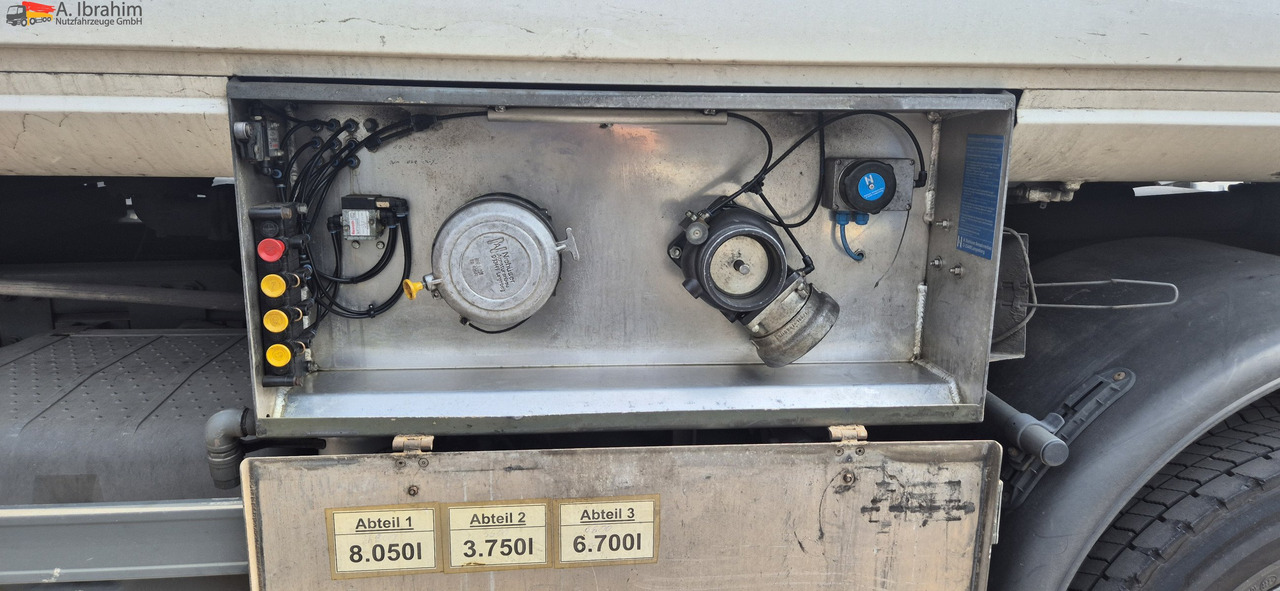 Mercedes-Benz Actros 2536 L 3 Kammern, 19500 L, mp3, Oben Unten Befüllung - Tankwagen: afbeelding 5 Mercedes-Benz Actros 2536 L 3 Kammern, 19500 L, mp3, Oben Unten Befüllung - Tankwagen: afbeelding 5