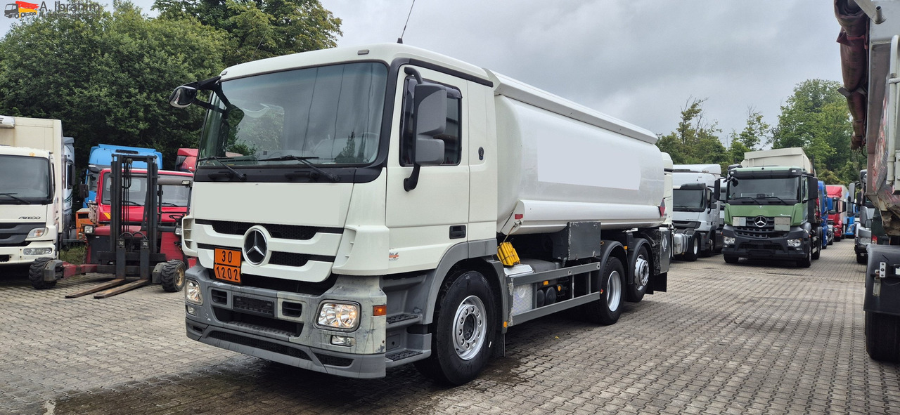 Mercedes-Benz Actros 2536 L 3 Kammern, 19500 L, mp3, Oben Unten Befüllung - Tankwagen: afbeelding 1 Mercedes-Benz Actros 2536 L 3 Kammern, 19500 L, mp3, Oben Unten Befüllung - Tankwagen: afbeelding 1
