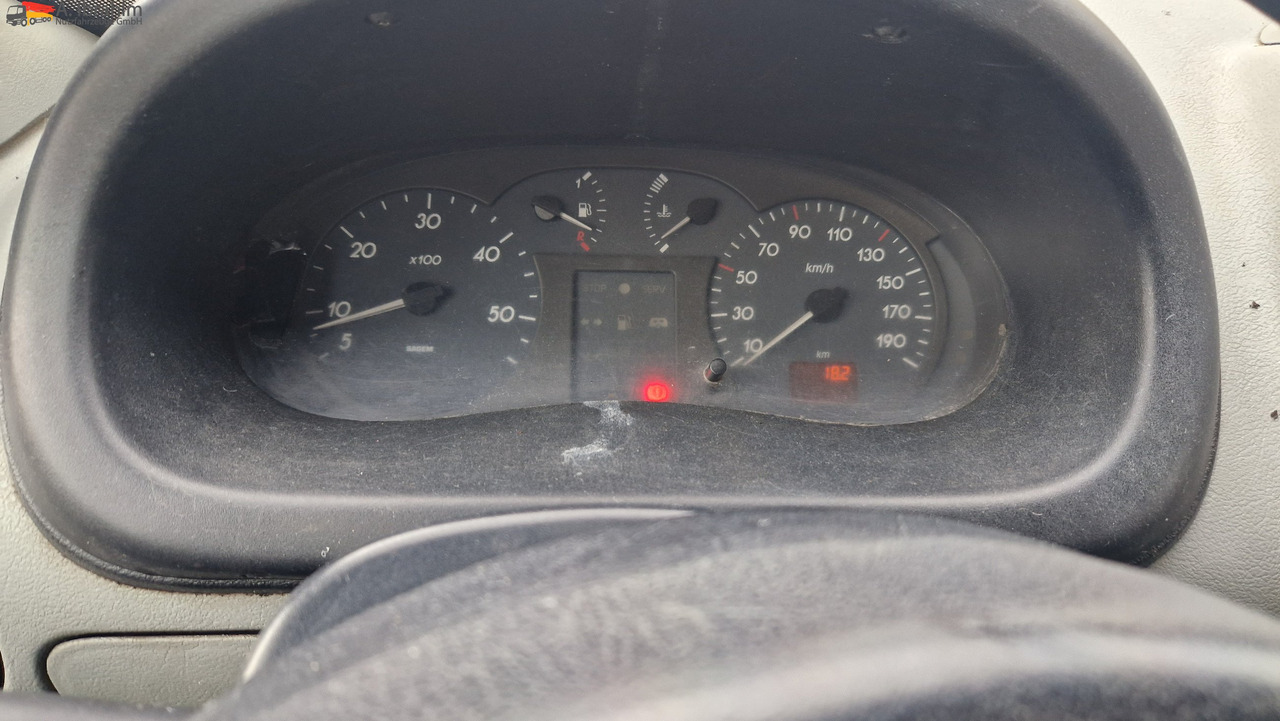 Renault 52AF, zwillingsbereift 2.8 nicht neu, aber läuft, - Gesloten bestelwagen: afbeelding 2 Renault 52AF, zwillingsbereift 2.8 nicht neu, aber läuft, - Gesloten bestelwagen: afbeelding 2